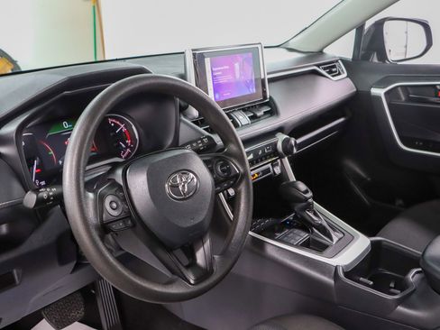 Used 2024 Toyota RAV4 LE AWD/4WD image 22