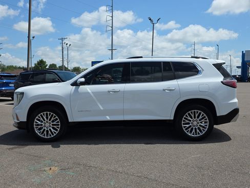 Used 2025 GMC Acadia Denali FWD image 2