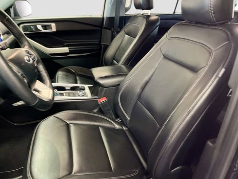 Used 2024 Ford Explorer XLT w/ Equipment Group 202A AWD/4WD image 20