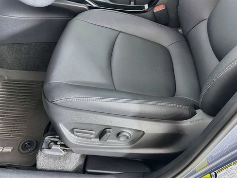 Used 2023 Toyota Corolla Cross XLE w/ Convenience Package FWD image 24