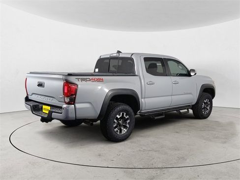 Used 2019 Toyota Tacoma TRD Off-Road image 4