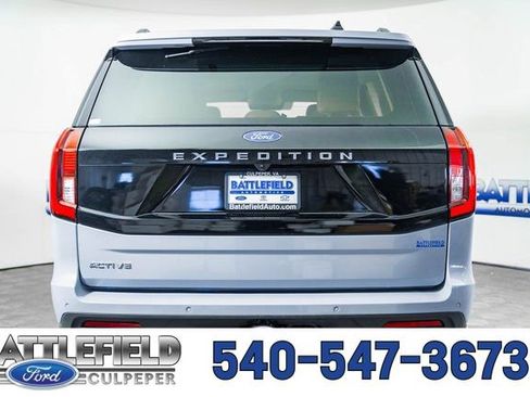 New 2026 Ford Expedition Active image 5