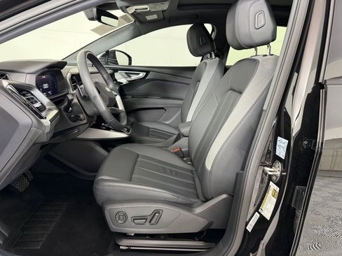 Used 2025 Audi Q4 e-tron Premium Plus image 5