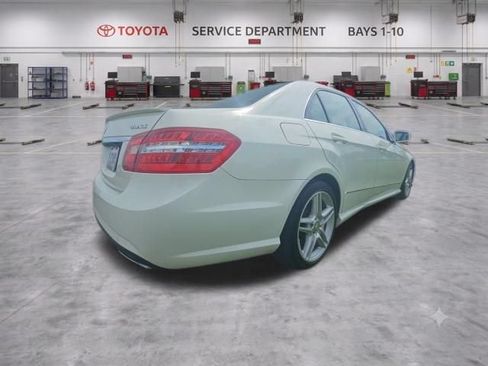 Used 2011 Mercedes-Benz E 350 4MATIC Sedan image 7