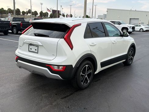 Used 2026 Kia Niro LX FWD image 9