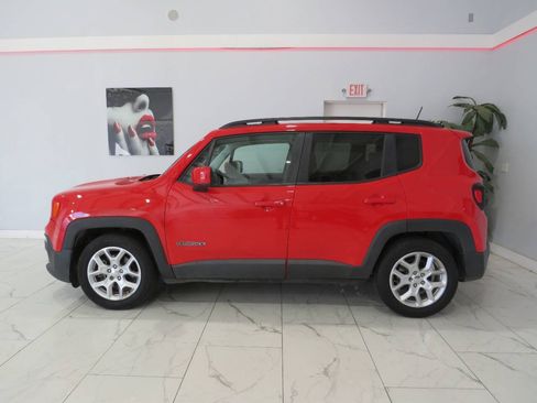 Used 2018 Jeep Renegade Latitude FWD image 7