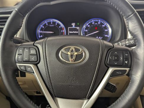 Used 2014 Toyota Highlander Limited w/ Driver Technology Package FWD image 15