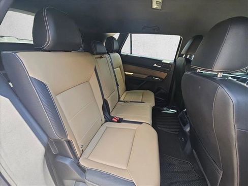 Used 2022 Volkswagen Atlas Cross Sport SE FWD image 19