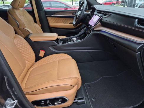 Used 2025 Jeep Grand Cherokee Summit w/ Adv Protech Group IV AWD/4WD image 29