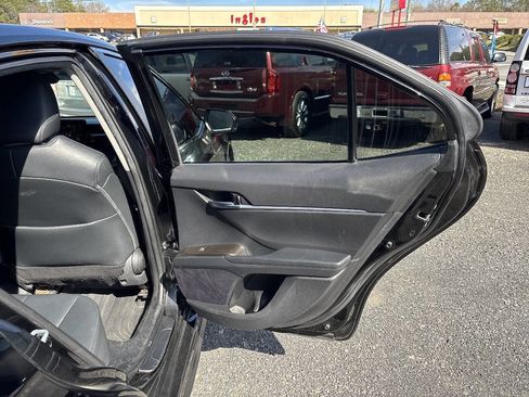Used 2021 Toyota Camry SE image 15