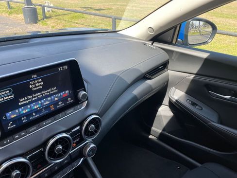 Used 2025 Nissan Sentra SV FWD image 33