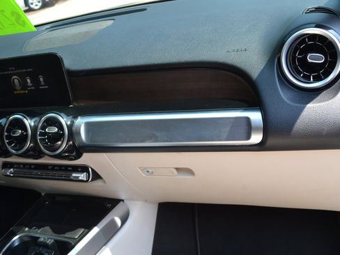 Used 2023 Mercedes-Benz GLB 250 image 24