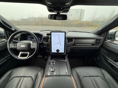 Used 2024 Ford Expedition Platinum image 9