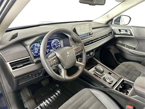 Used 2023 Mitsubishi Outlander SEL image 11