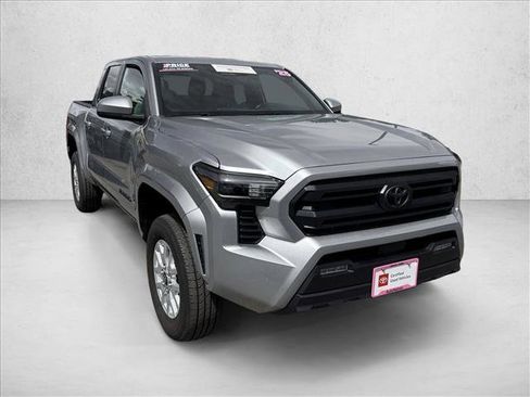 Certified 2025 Toyota Tacoma SR5 AWD/4WD image 3