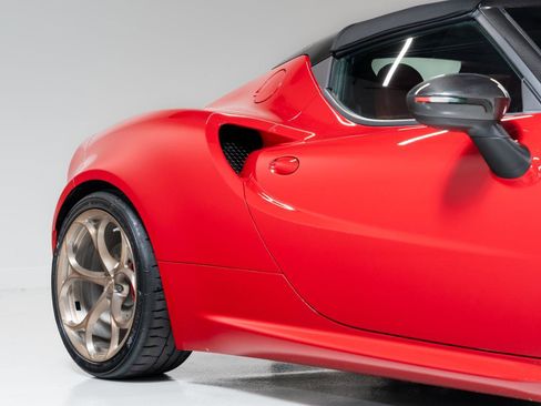 Used 2018 Alfa Romeo 4C Spider RWD image 14