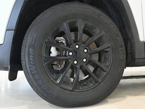 Certified 2023 Jeep Cherokee Altitude Lux image 5