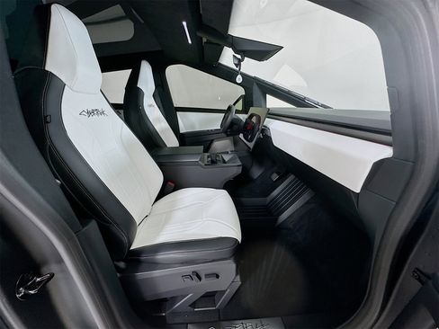 Used 2024 Tesla Cybertruck AWD Crew Cab image 28