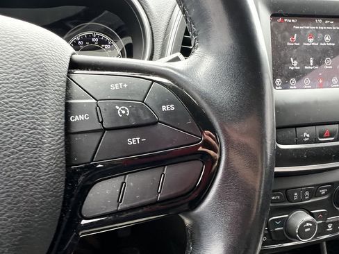 Used 2019 Jeep Cherokee Latitude Plus image 23