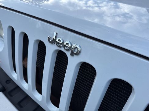 Used 2012 Jeep Wrangler Sahara AWD/4WD image 16