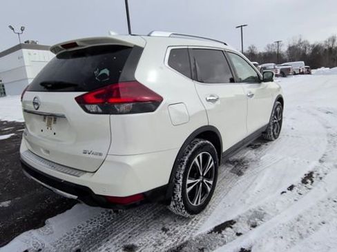 Used 2019 Nissan Rogue SV w/ Sun & Sound Touring Package image 9