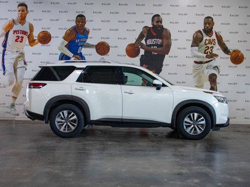 Used 2022 Nissan Pathfinder SL w/ SL Black Package AWD/4WD image 18