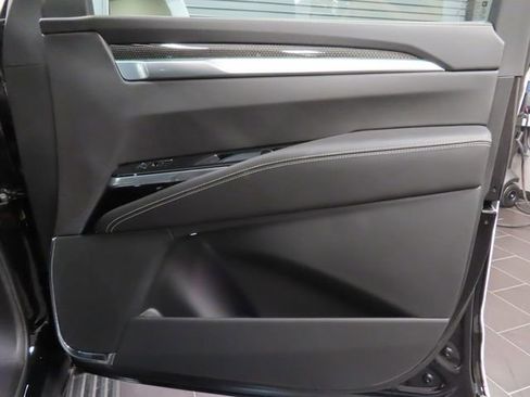Certified 2026 Cadillac Escalade ESV V AWD/4WD image 14