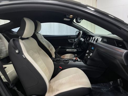 Used 2015 Ford Mustang GT image 31