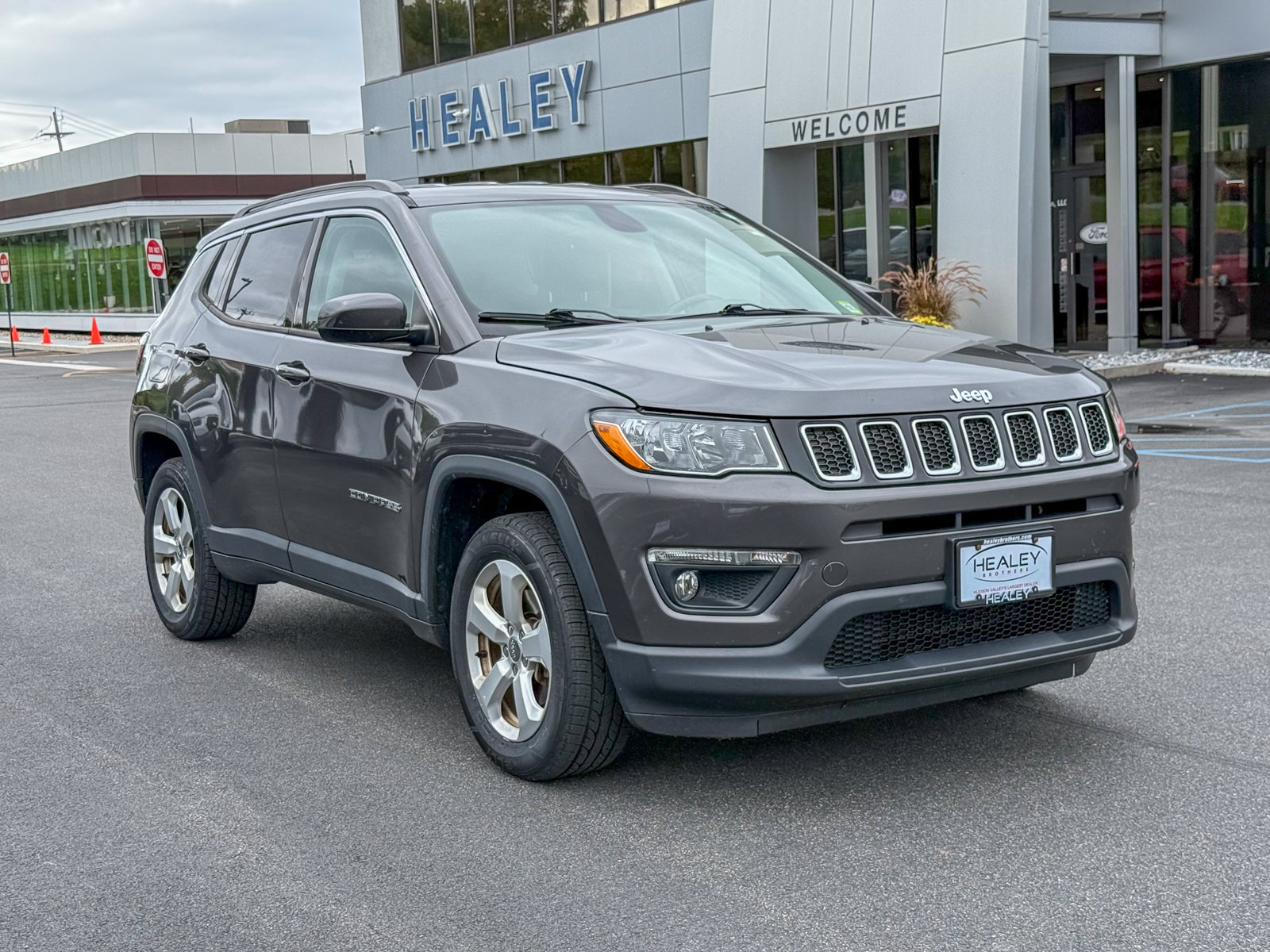 Used 2018 Jeep Compass Latitude w/ Popular Equipment Group AWD/4WD image 1