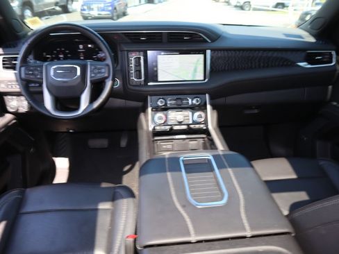 Used 2023 GMC Yukon XL Denali AWD/4WD image 15