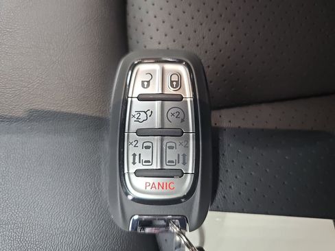 New 2026 Chrysler Pacifica Select image 37