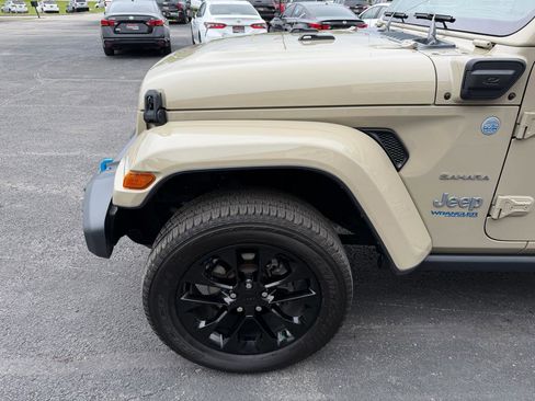 Used 2022 Jeep Wrangler Unlimited Sahara w/ Cold Weather Group AWD/4WD image 11