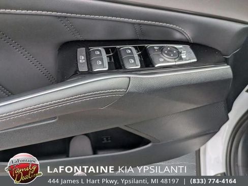 Certified 2025 Kia Sorento SX FWD image 16