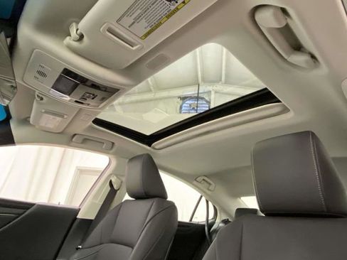 Used 2025 Lexus ES 350 w/ Premium Package image 14