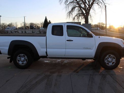 Used 2013 Toyota Tacoma 4x4 Access Cab image 3
