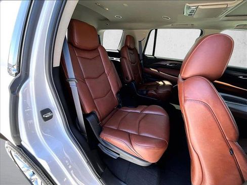 Used 2019 Cadillac Escalade Premium Luxury RWD image 29