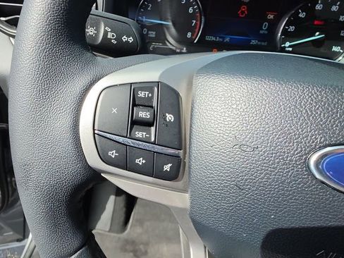 Used 2024 Ford Explorer XLT RWD image 19