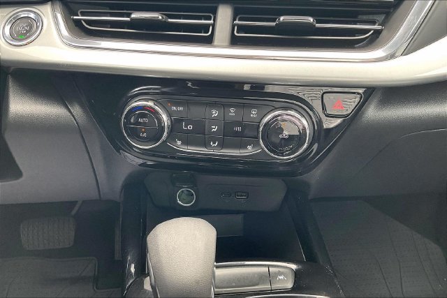Used 2025 Chevrolet Trax LT w/ LT Convenience Package FWD image 34