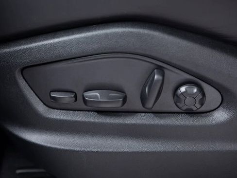 Certified 2025 Porsche Cayenne image 18