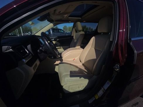 Used 2018 Toyota Highlander Limited image 28