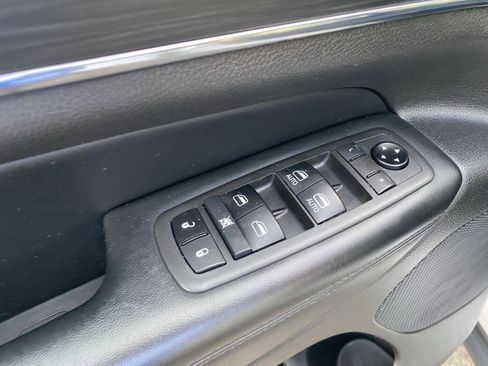 Used 2021 Jeep Grand Cherokee Limited AWD/4WD image 19