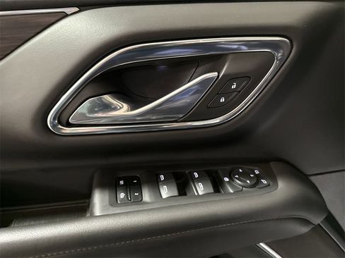 Used 2024 Chevrolet Suburban LT image 21