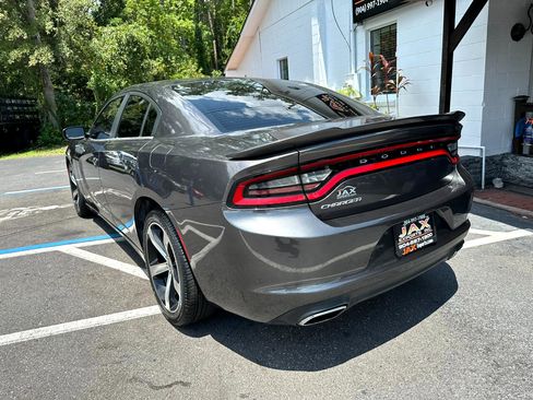 Used 2017 Dodge Charger SE image 15