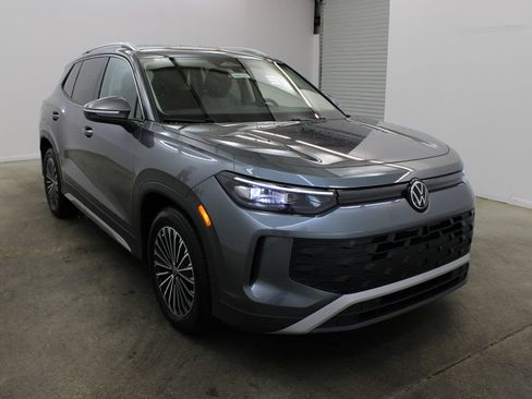 Certified 2026 Volkswagen Tiguan S w/ 18" Wheel Package FWD image 6