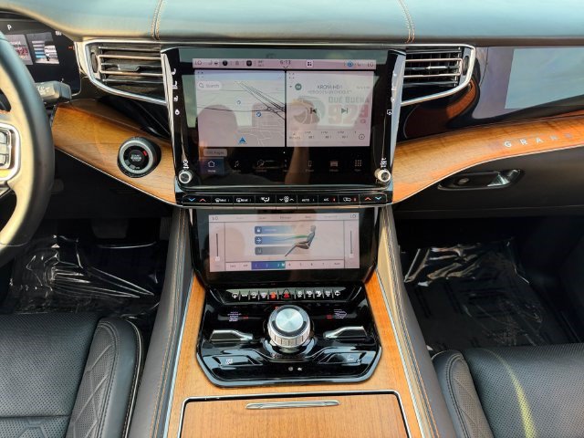 Used 2023 Jeep Grand Wagoneer Series III AWD/4WD image 15