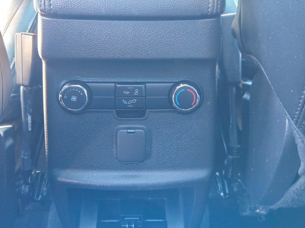 Used 2016 Ford Explorer XLT w/ Equipment Group 202A AWD/4WD image 18