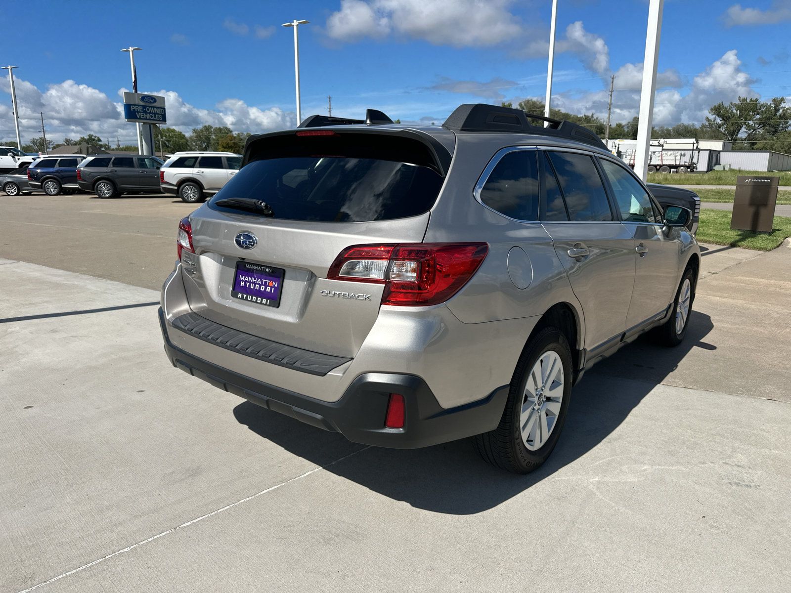 Used 2018 Subaru Outback 2.5i Premium AWD/4WD image 10