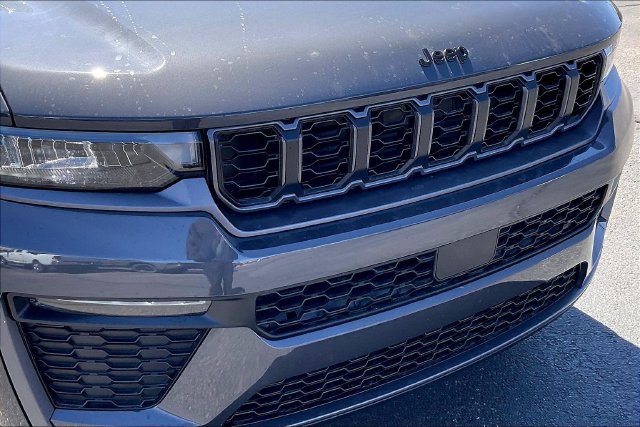 New 2026 Jeep Grand Cherokee Limited w/ Limited Altitude Package AWD/4WD image 35