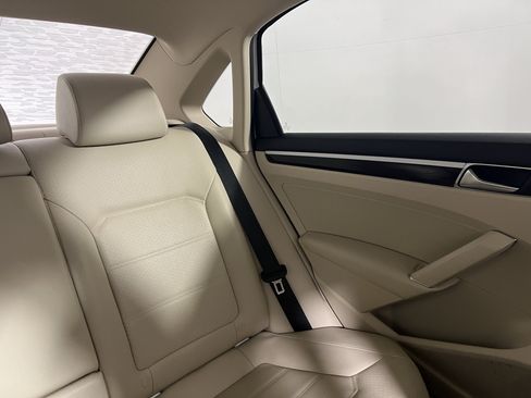 Used 2019 Volkswagen Passat 2.0T SE R-Line FWD image 15