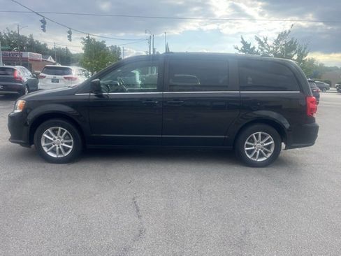Used 2018 Dodge Grand Caravan SXT image 3